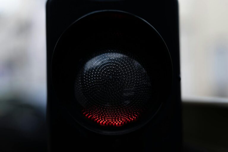 Czerwone światło: Kiedy można legalnie przejechać na czerwonym?