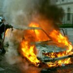 Płonący samochód elektryczny sparaliżował ruch w Hongkongu